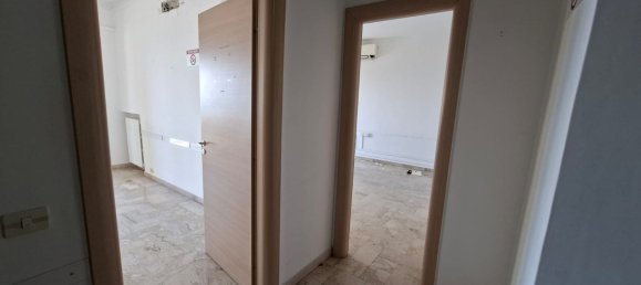 Квартира с 6 комнатами в Таранто, Италия № 266503 17