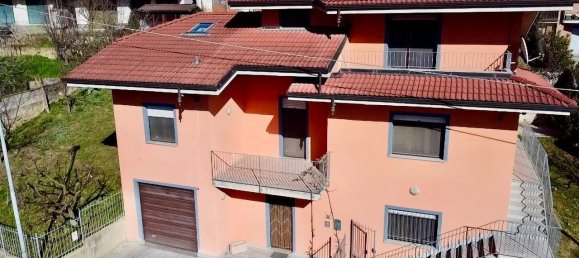 3 bedrooms Villa in Alba, Italy No. 191947 2