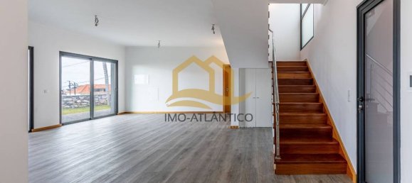 Дом с 3 спальнями в Фуншал, Португалия № 145023 3