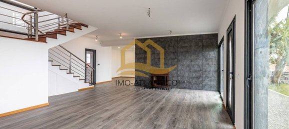 Дом с 3 спальнями в Фуншал, Португалия № 145023 2