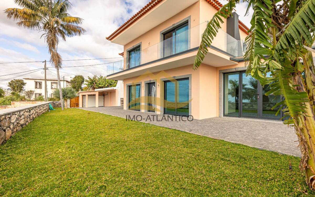 Дом с 3 спальнями в Фуншал, Португалия № 145023