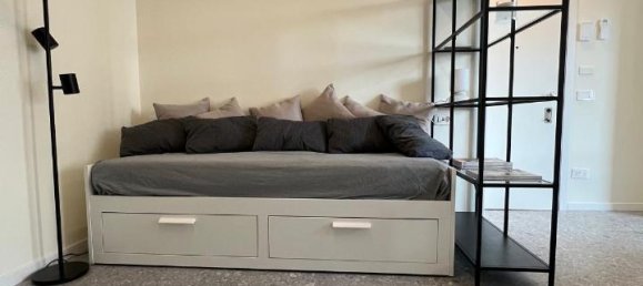 Studio in Como, Italy No. 13728 13