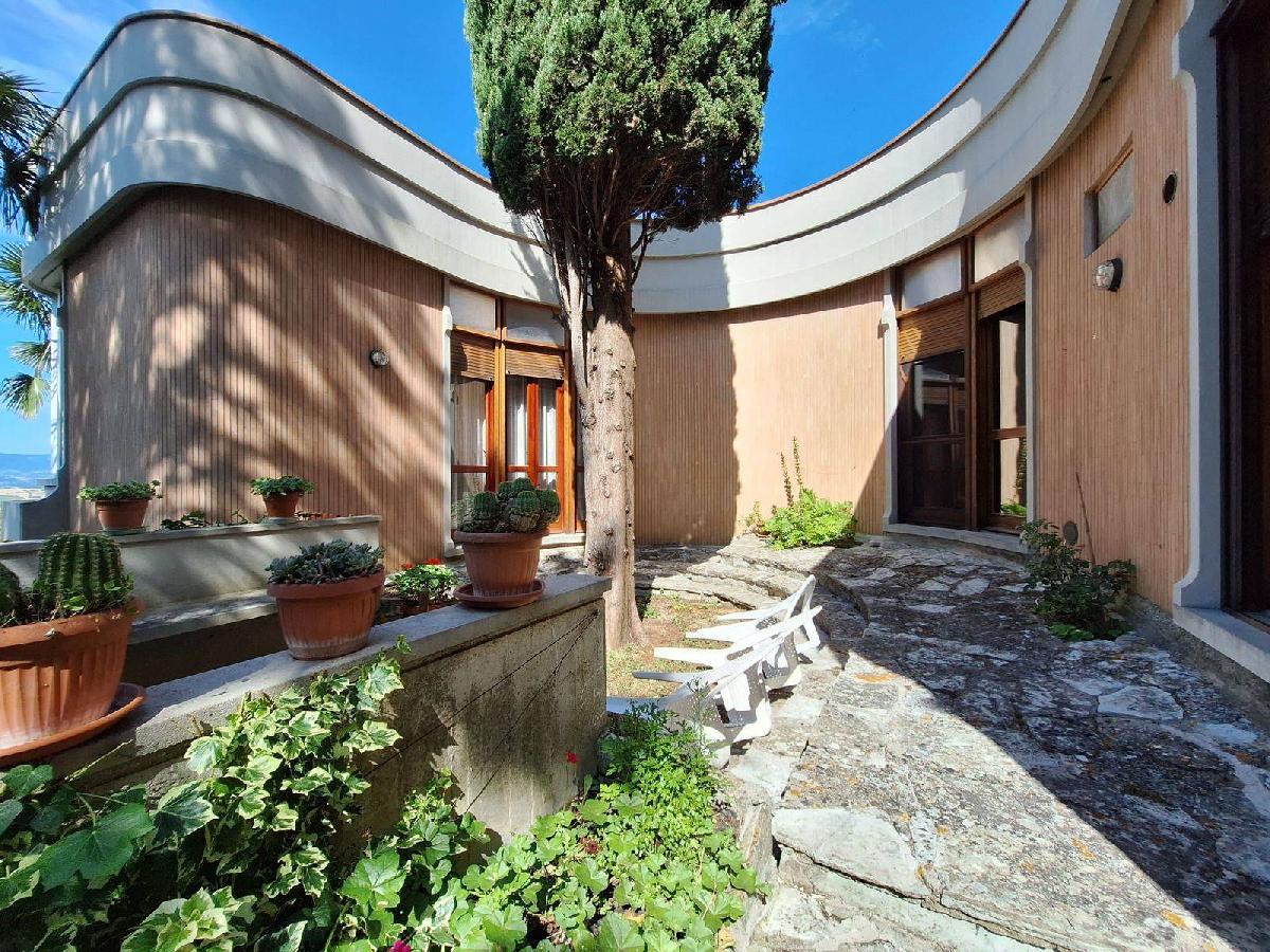 4 bedrooms Villa in Treia, Italy No. 329493