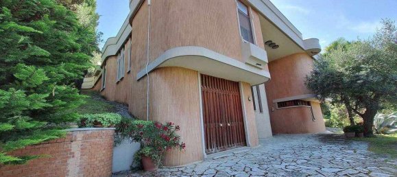 4 bedrooms Villa in Treia, Italy No. 329493 2