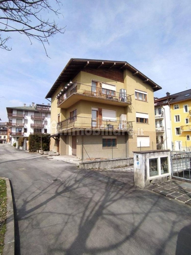 Apartamento de 3 dormitorios en Asiago, Italy No. 214988