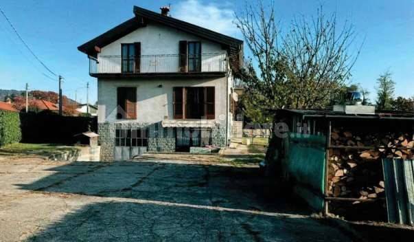 2 bedrooms Villa in Mercallo, Italy No. 13997