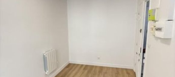 1 bedroom Apartment in Aubervilliers, France No. 357073 7