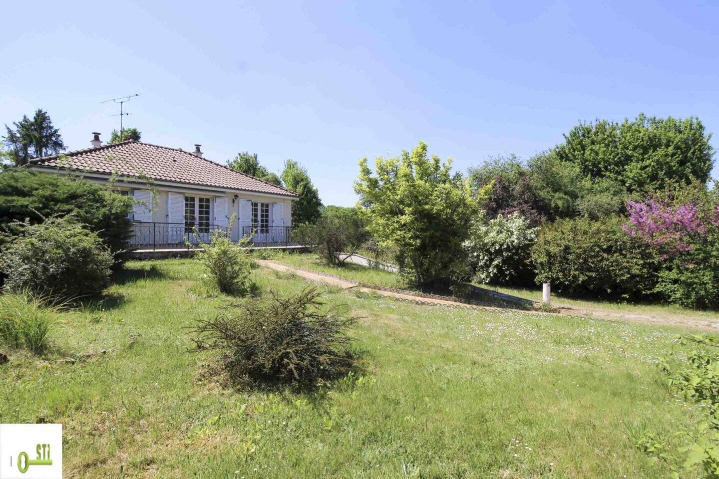 3 bedrooms House in Montcresson, France No. 316081