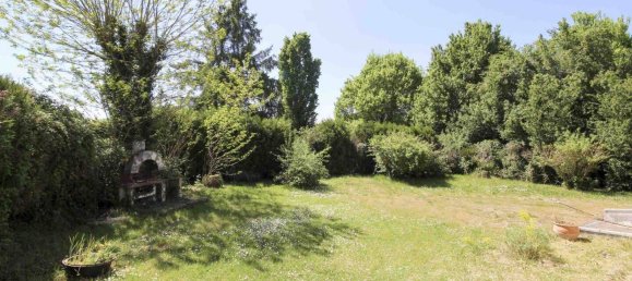 3 bedrooms House in Montcresson, France No. 316081 2