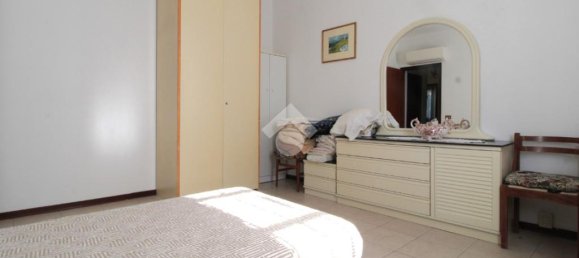 5 bedrooms Villa in Bagnolo in Piano, Italy No. 297386 15