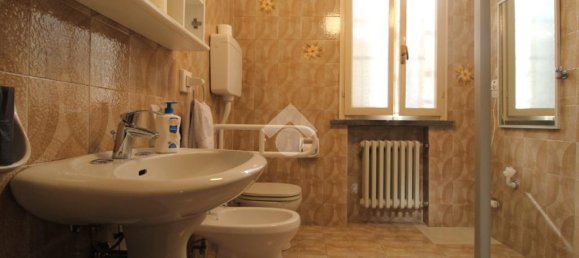 5 bedrooms Villa in Bagnolo in Piano, Italy No. 297386 19