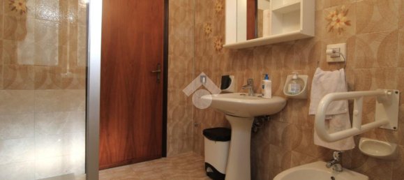 5 bedrooms Villa in Bagnolo in Piano, Italy No. 297386 18