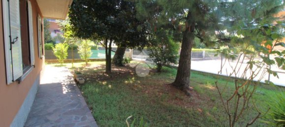 5 bedrooms Villa in Bagnolo in Piano, Italy No. 297386 2