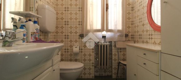 5 bedrooms Villa in Bagnolo in Piano, Italy No. 297386 38