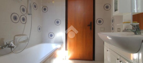 5 bedrooms Villa in Bagnolo in Piano, Italy No. 297386 37