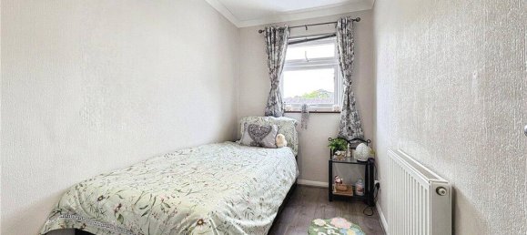 3 bedrooms House in Surrey, United Kingdom No. 8611 10