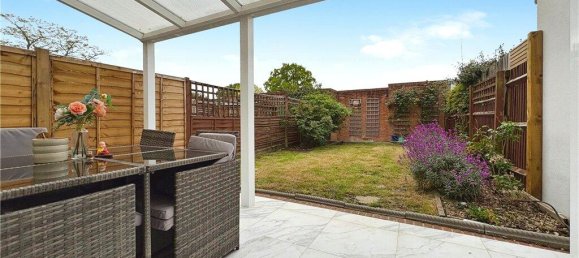 3 bedrooms House in Surrey, United Kingdom No. 8611 12