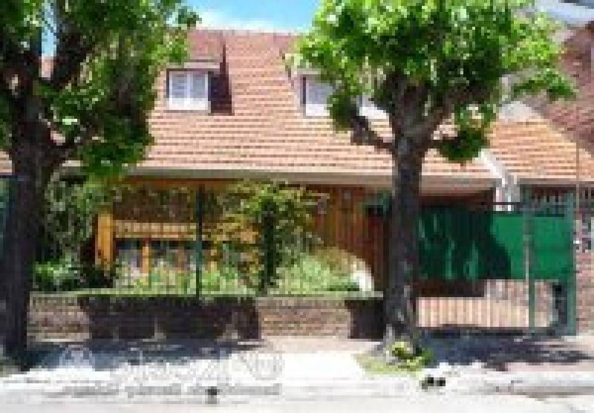 Casa de 3 dormitorios en Quilmes, Argentina No. 55351