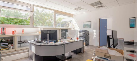 Oficina de 29 habitaciónes en Paris, France No. 166382 2