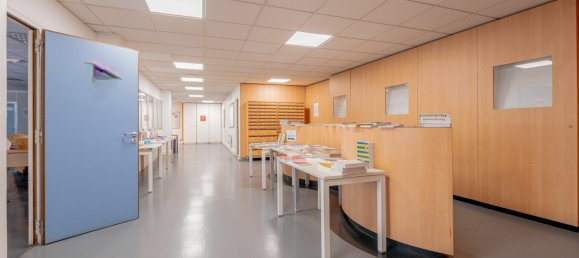 Oficina de 29 habitaciónes en Paris, France No. 166382 10