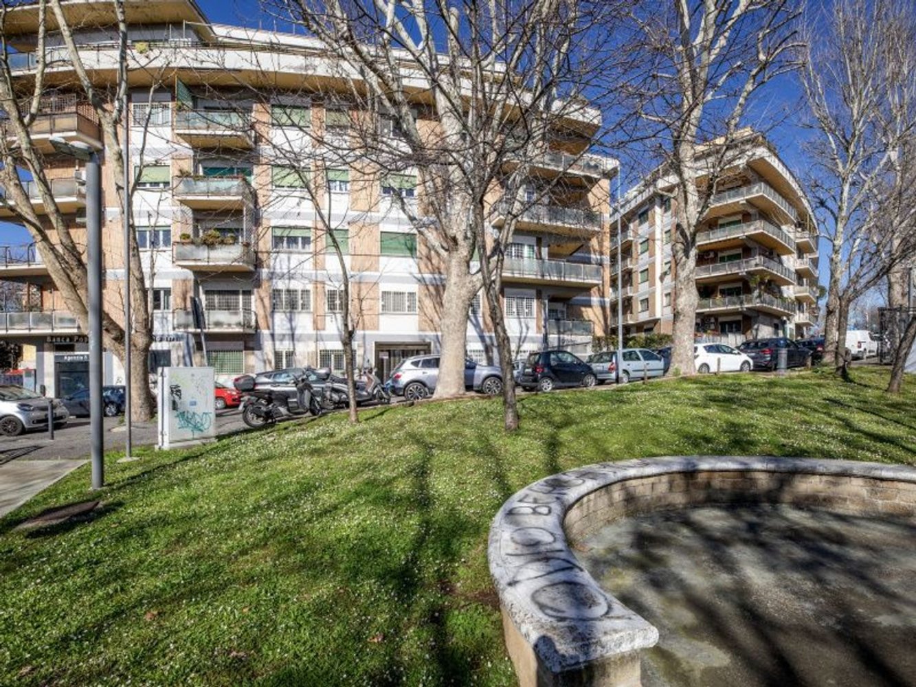 5 rooms Apartment in Rome, Italy No. 221141