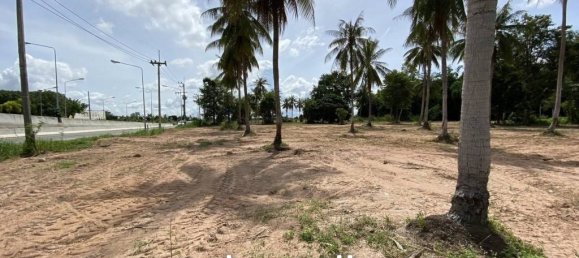 Gewerbliche Immobilie in Pattaya, Thailand 6400m², Nr. 15849 2