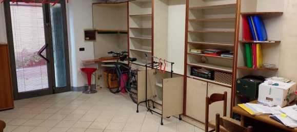 1 room Office in Lucca, Italy No. 64906 2