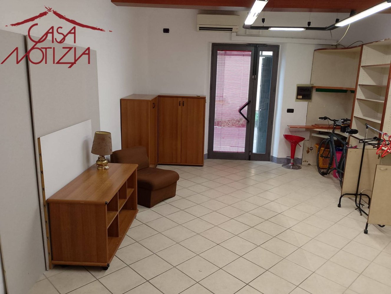 1 room Office in Lucca, Italy No. 64906