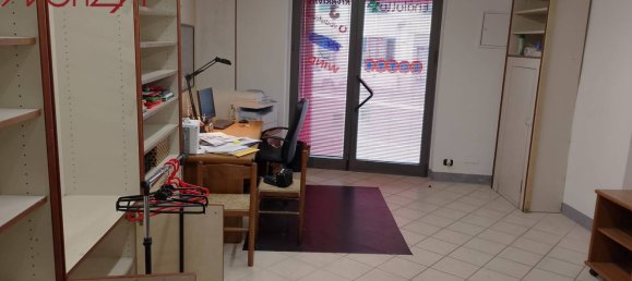 1 room Office in Lucca, Italy No. 64906 3