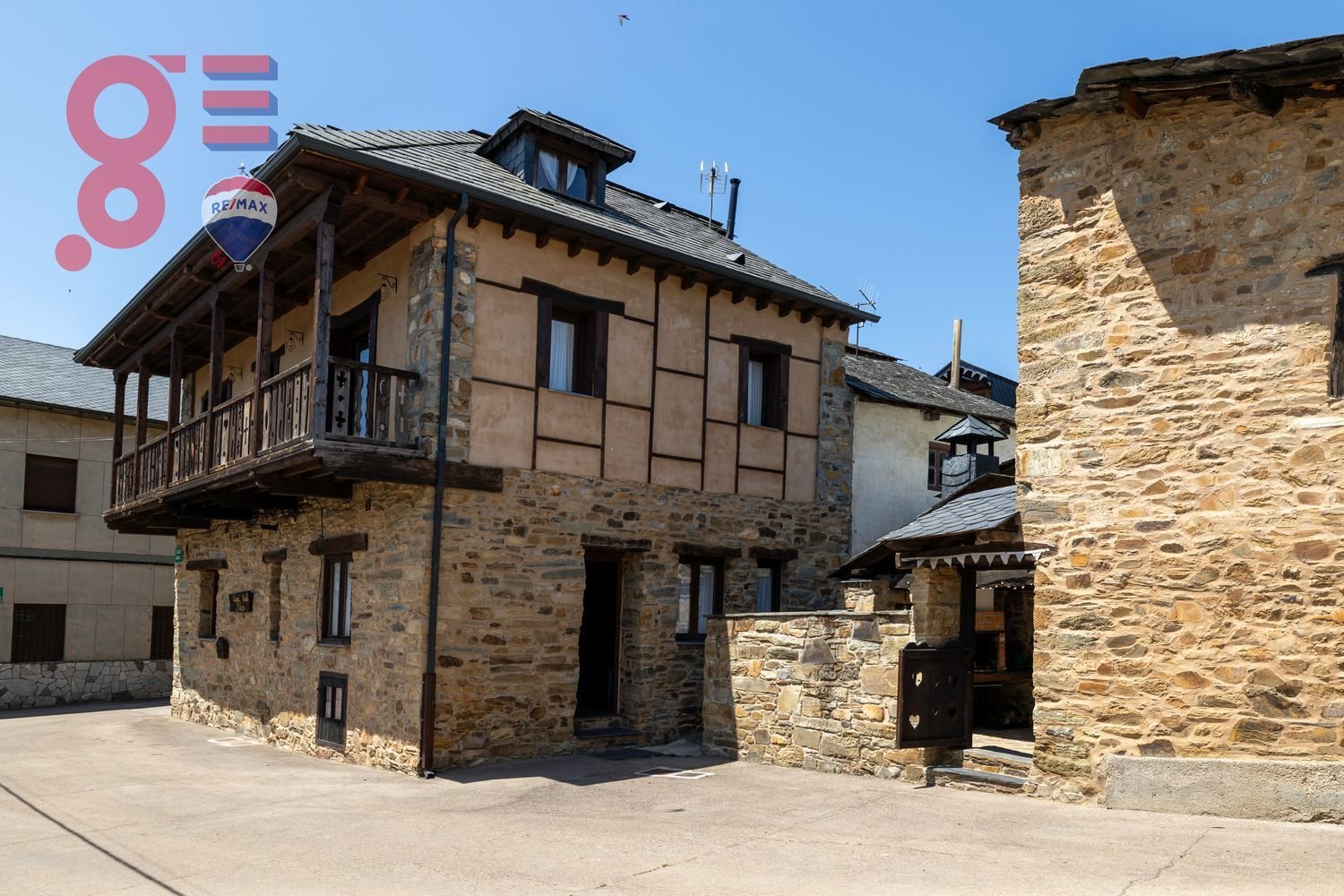 Casa de 4 dormitorios en León, Spain No. 153889