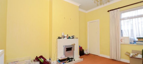 3 bedrooms House in Harrow, United Kingdom No. 6325 6