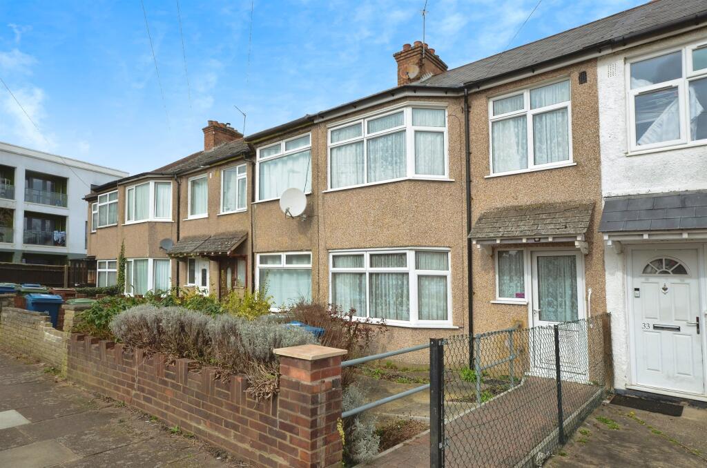 3 bedrooms House in Harrow, United Kingdom No. 6325