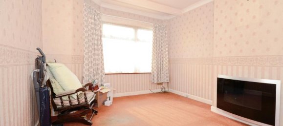 3 bedrooms House in Harrow, United Kingdom No. 6325 3