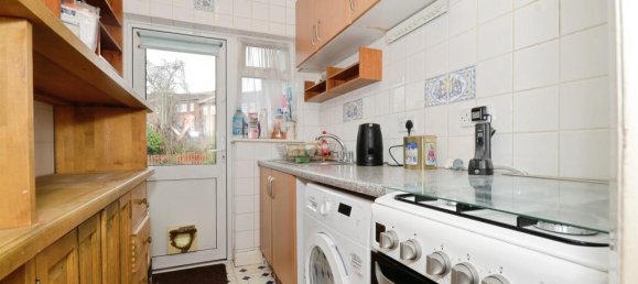 3 bedrooms House in Harrow, United Kingdom No. 6325 2