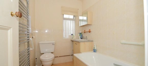 3 bedrooms House in Harrow, United Kingdom No. 6325 7