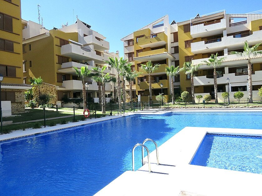 3 bedrooms Apartment in Punta Prima, Spain No. 14279