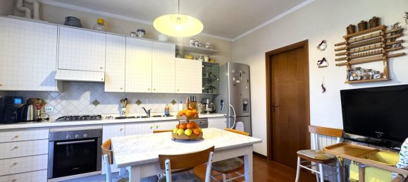 Ático de 8 habitaciónes en Prato, Italy No. 9445 37