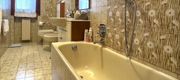 Ático de 8 habitaciónes en Prato, Italy No. 9445 36