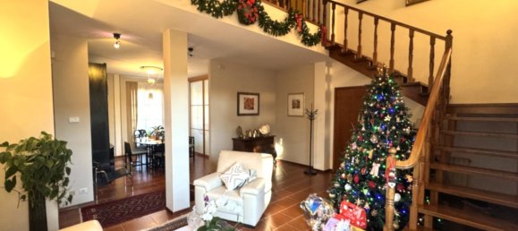 Ático de 8 habitaciónes en Prato, Italy No. 9445 5