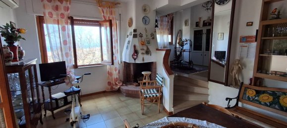 Дом с 4 комнатами в Прая а Маре, Италия № 148383 17