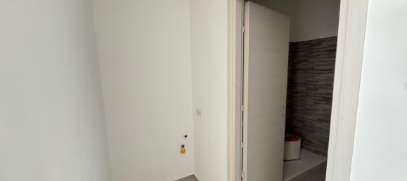 3 bedrooms Apartment in Rome, Italy No. 332025 4