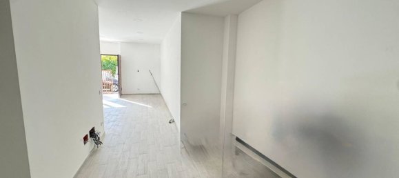 3 bedrooms Apartment in Rome, Italy No. 332025 3