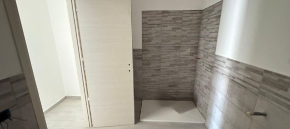 3 bedrooms Apartment in Rome, Italy No. 332025 2