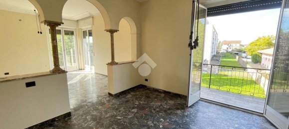 2 bedrooms Apartment in Saronno, Italy No. 372536 2