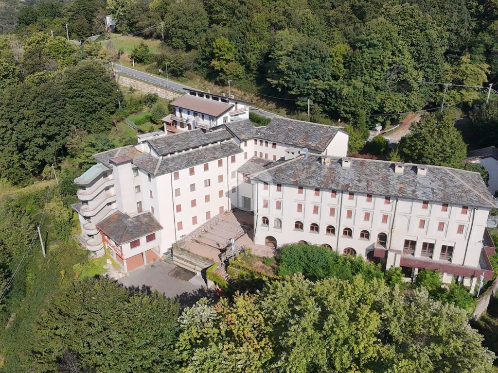 Edifício de 90 divisões em Castelnuovo Nigra, Italy N.º 341376