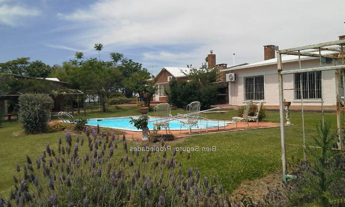 3 bedrooms House in Canelones, Uruguay No. 5744