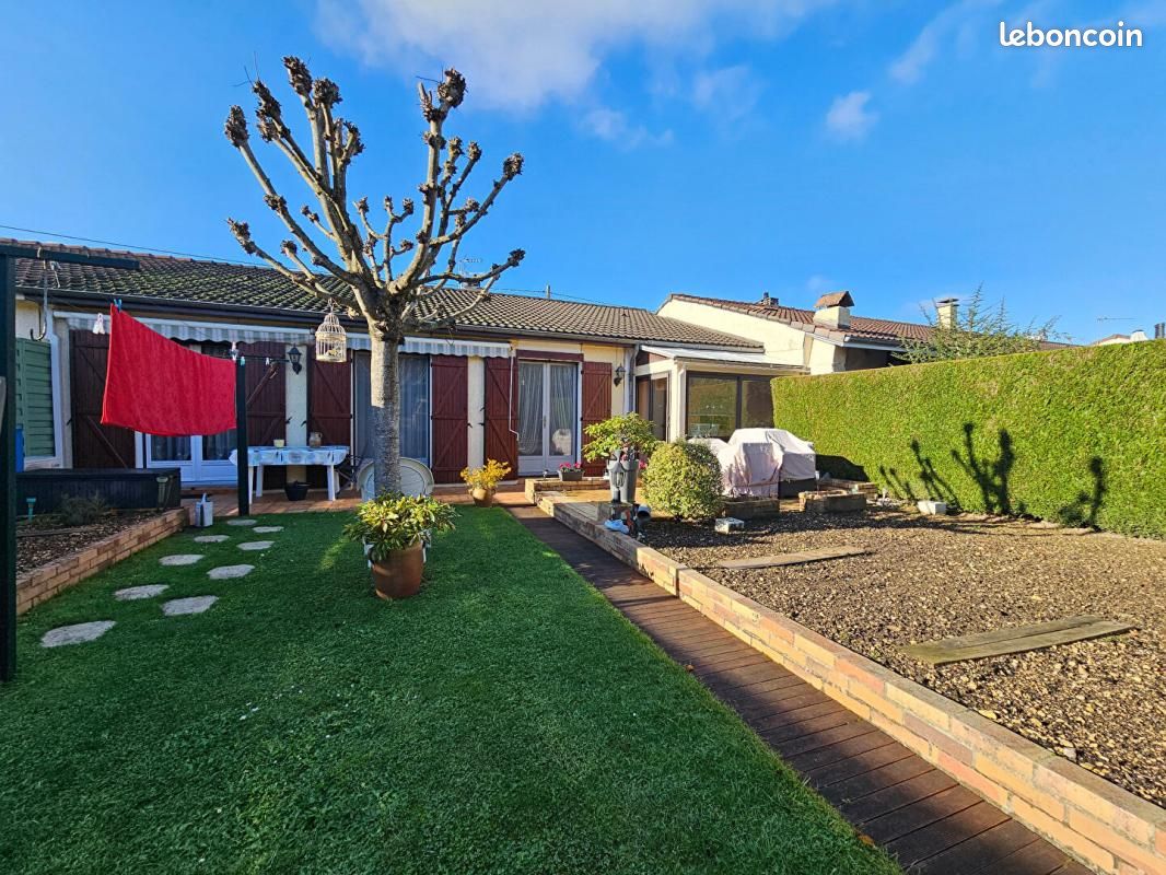 Casa T3 em Saint-Germain-du-Puy, France N.º 52577