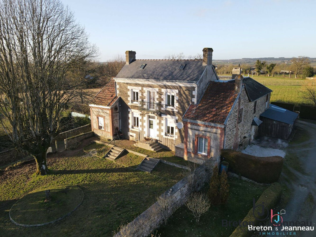 Замки и поместья с 8 спальнями в Майен, Франция № 357962