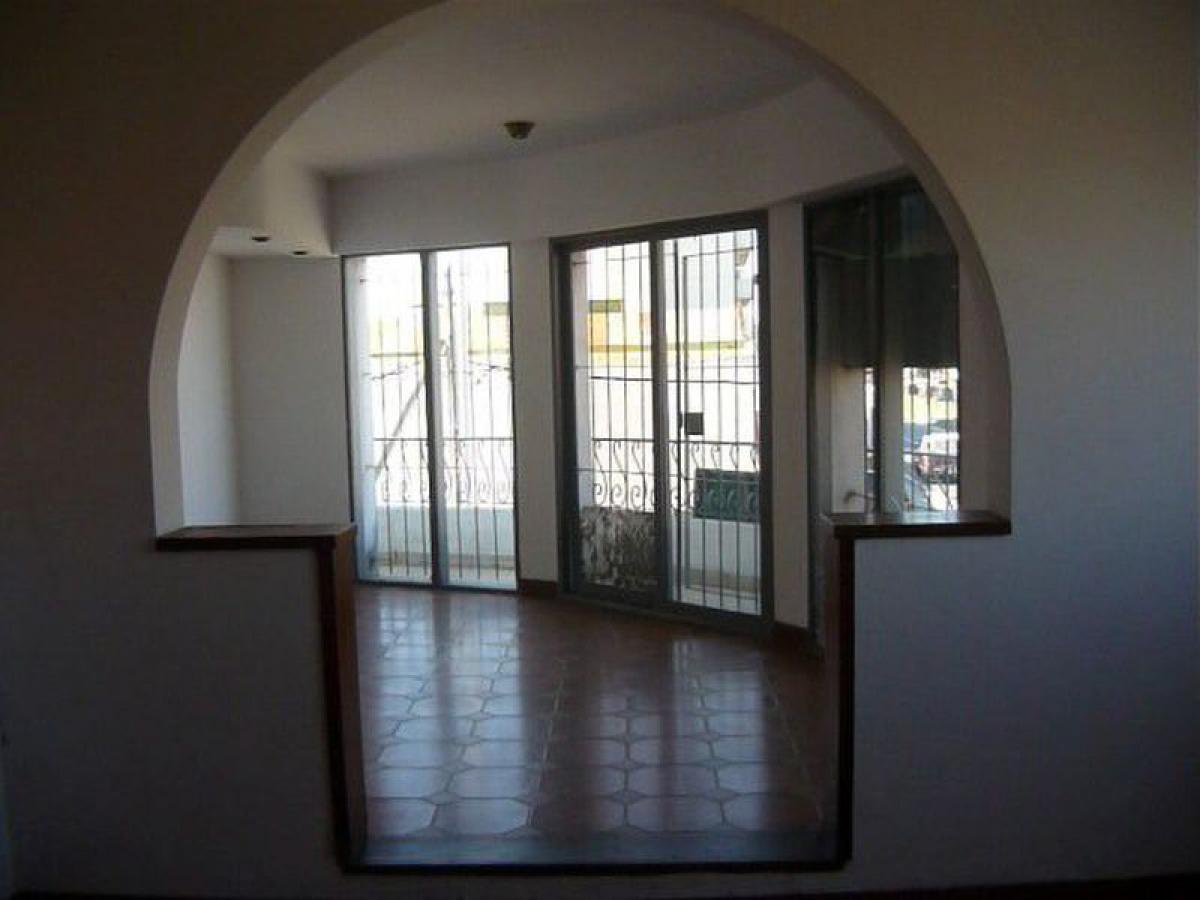 3 bedrooms House in Avellaneda, Argentina No. 21742