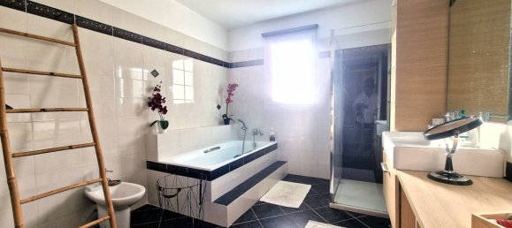 5 bedrooms Villa in Biguglia, France No. 43552 14